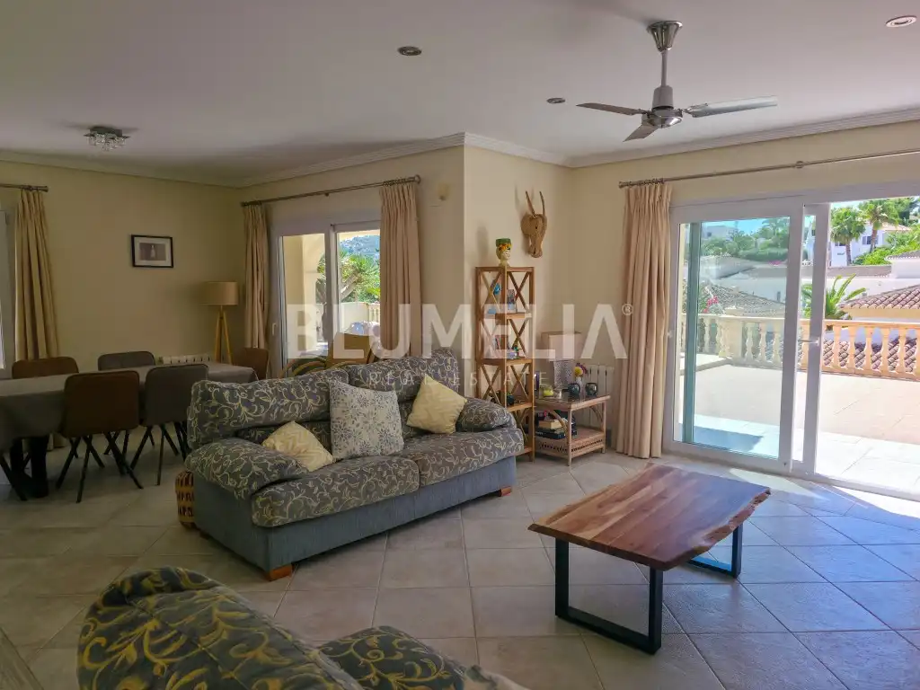 Sala d'estar de Casa o xalet en venda en Moraira amb Aire condicionat, Calefacció i Jardí privat