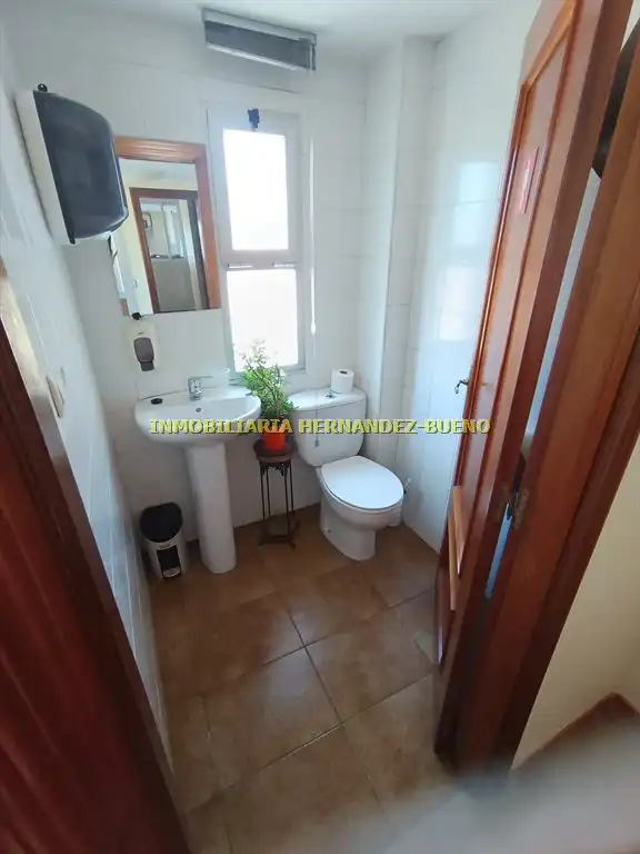 Badezimmer von Büro zur Miete in Salamanca mit Klimaanlage, Heizung und Möbliert