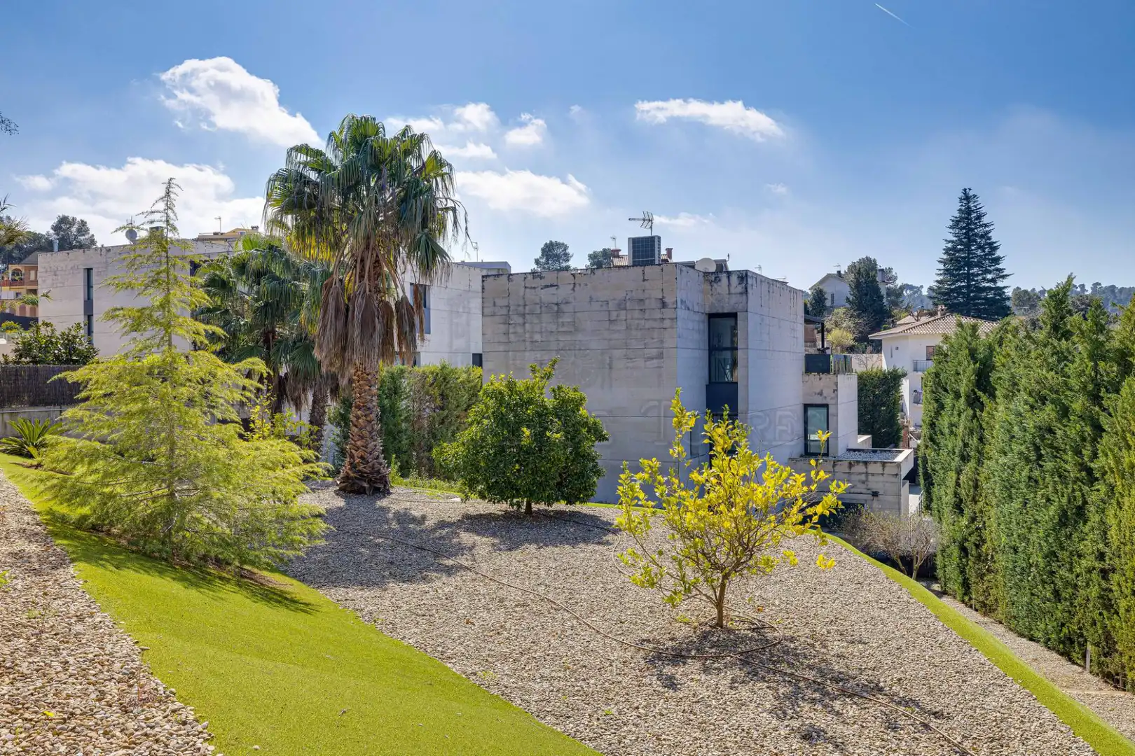 Vista exterior de Casa o xalet en venda en Sant Cugat del Vallès amb Aire condicionat, Calefacció i Jardí privat