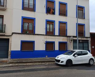 Vista exterior de Pis en venda en Campo de Criptana amb Jardí privat i Terrassa