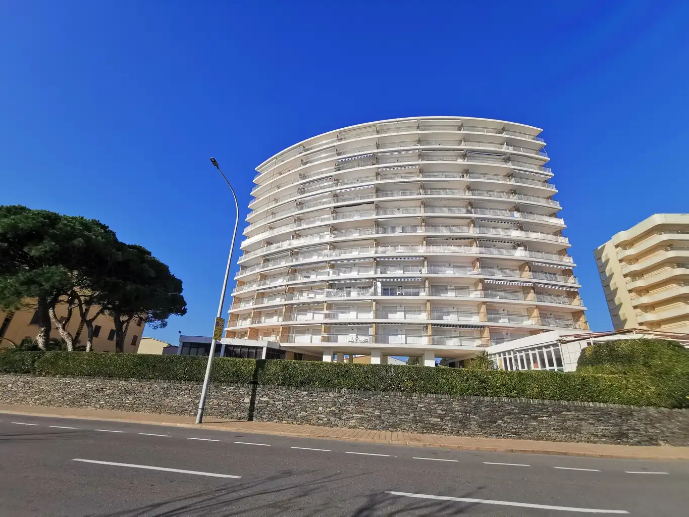 Vista exterior de Piso en venta en L'Escala con Terraza, Trastero y Amueblado