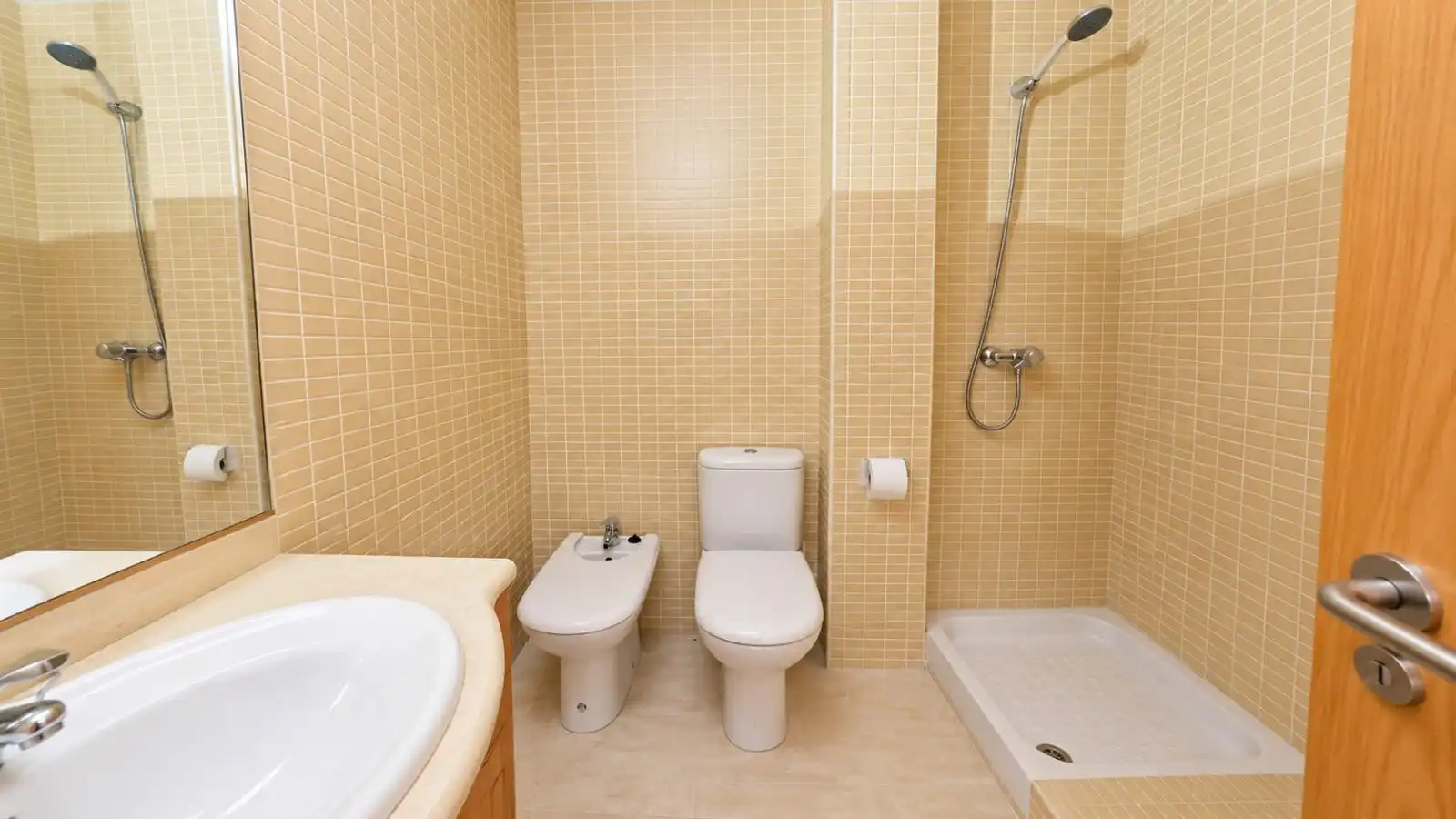 Badezimmer von Wohnung zum Verkauf in Roda de Berà mit Terrasse, Schwimmbad und Gemeinschaftspool