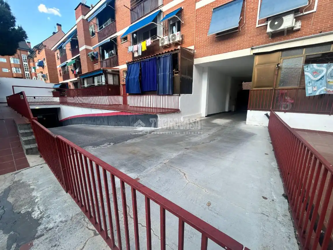 Exterior view of Garage for sale in  Madrid Capital