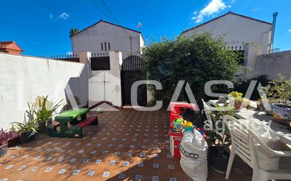 Vista exterior de Casa adosada en venda en Mairena del Aljarafe amb Terrassa i Piscina