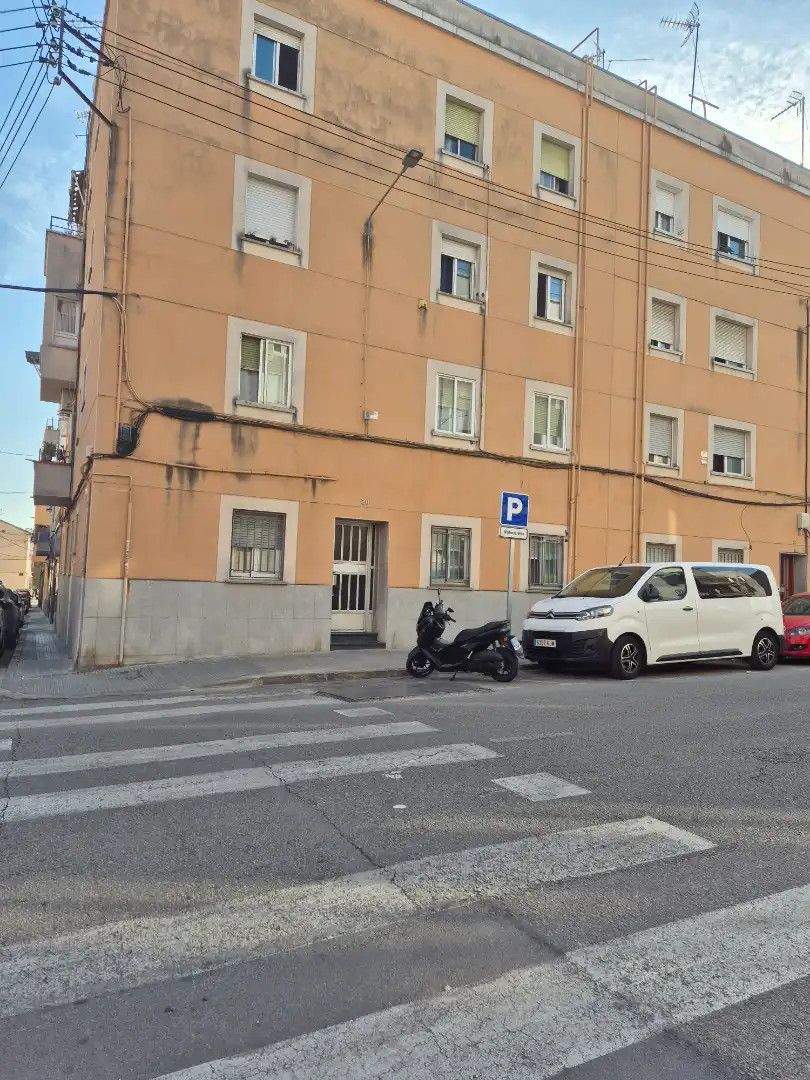 Parking de Piso en venta en Terrassa con Terraza, Horno y Balcón