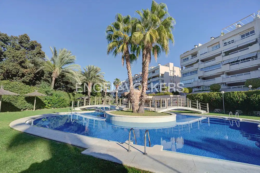 Piscina de Pis en venda en Alicante / Alacant amb Aire condicionat, Calefacció i Terrassa