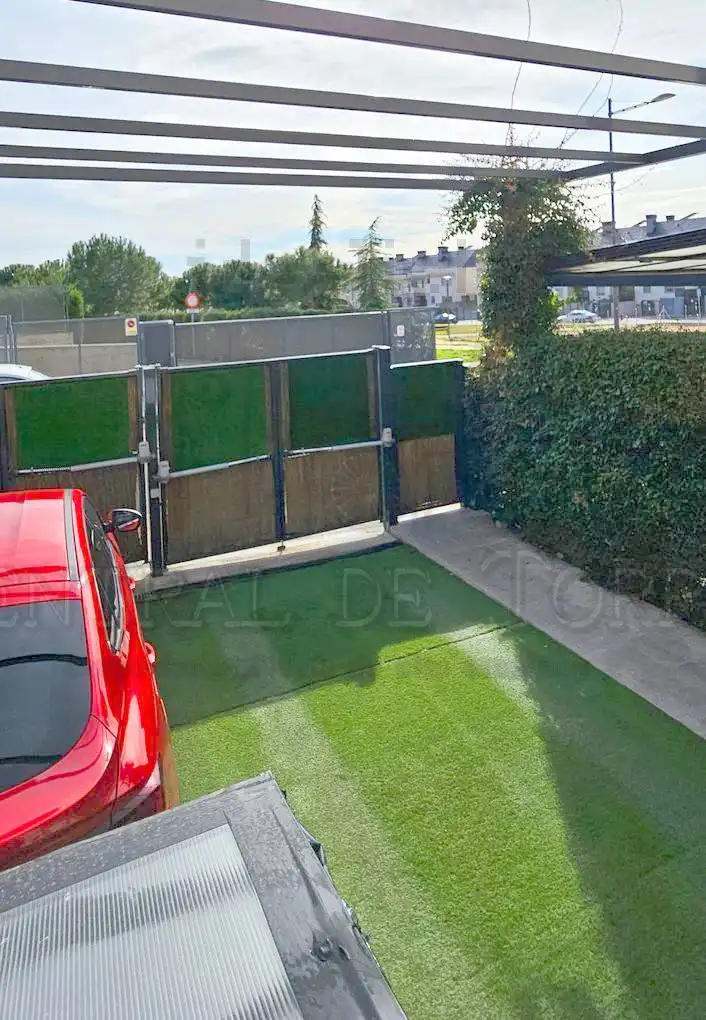 Detached homes for rent in Calle Francisco de Vitoria, Valenoso