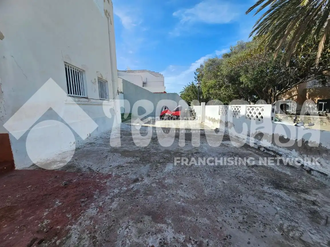 Vista exterior de Casa adosada en venda en Las Palmas de Gran Canaria amb Terrassa
