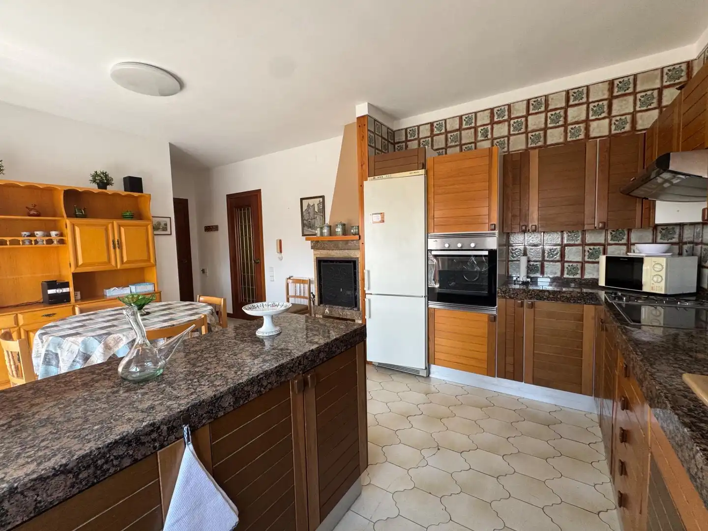 Cuina de Casa o xalet en venda en Cervera amb Calefacció, Jardí privat i Terrassa
