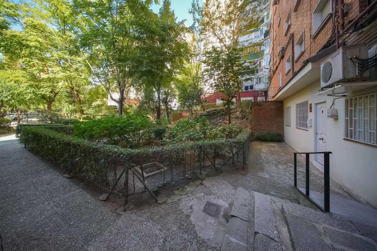 Exterior view of Flat for sale in Madrid  with Heating, Private garden and Terrace