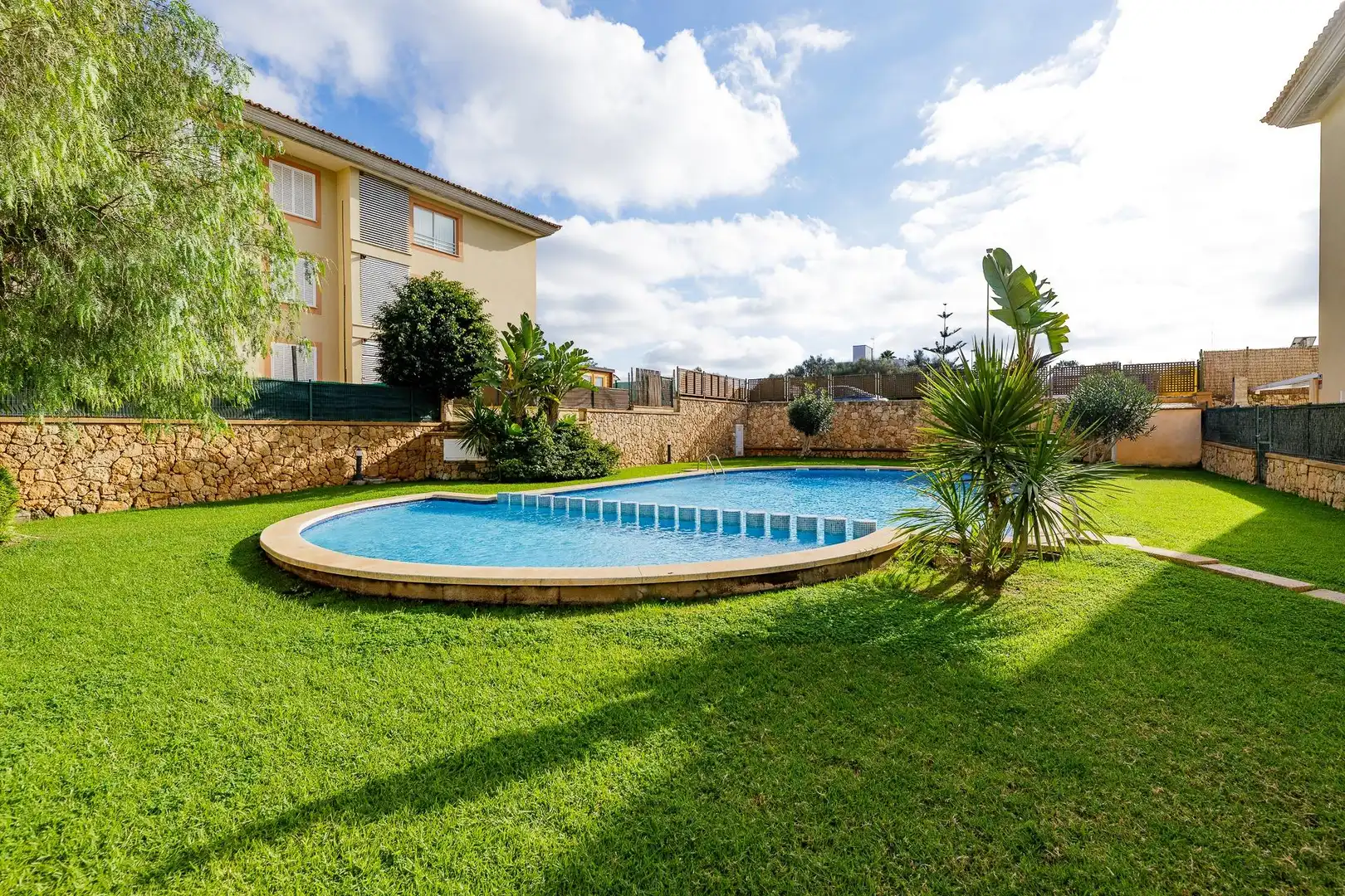 Schwimmbecken von Wohnung zum Verkauf in Llucmajor mit Klimaanlage, Heizung und Privatgarten