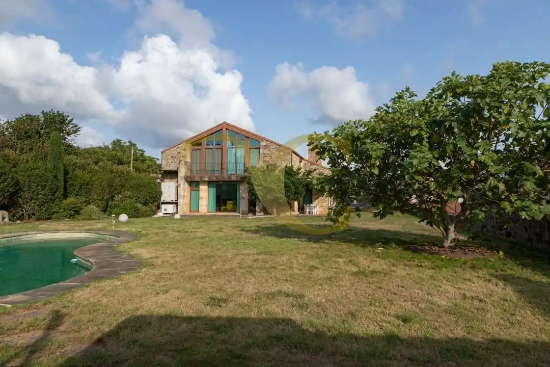 Vista exterior de Casa o chalet en venta en Santa Cruz de Bezana con Aire acondicionado, Calefacción y Jardín privado