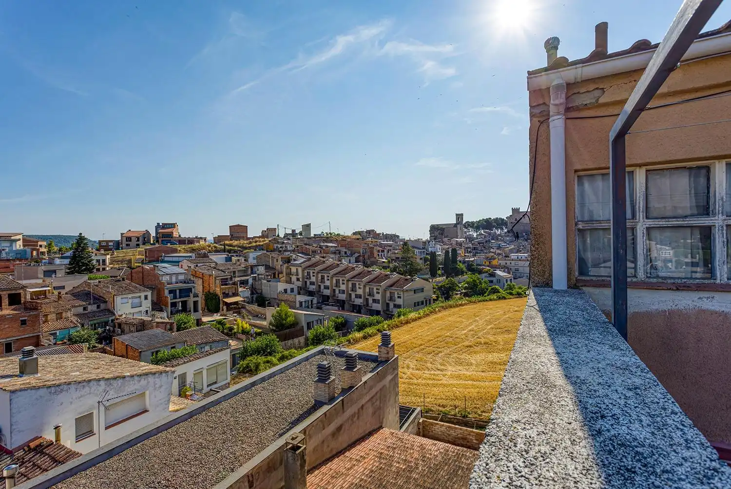Außenansicht von Wohnung zum Verkauf in Sant Martí de Tous mit Terrasse, Abstellraum und Balkon