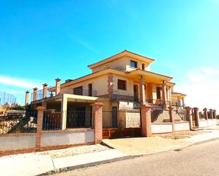 Vista exterior de Apartament en venda en Layos amb Jardí privat i Terrassa