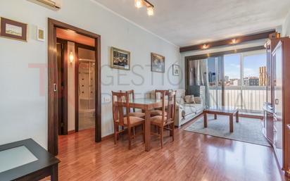 Sala d'estar de Pis en venda en L'Hospitalet de Llobregat amb Aire condicionat, Calefacció i Parquet