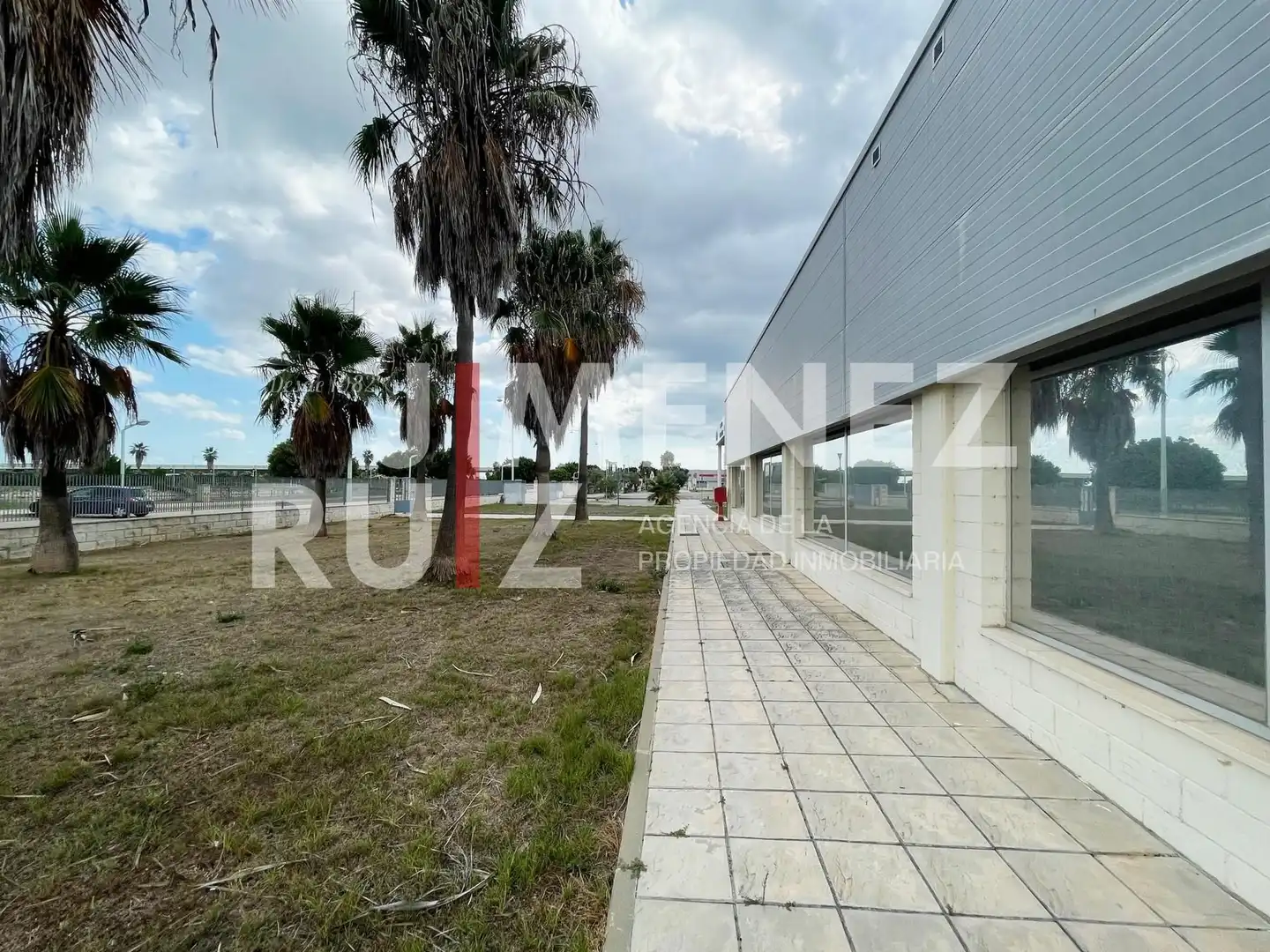 Exterior view of Office for sale in El Puerto de Santa María