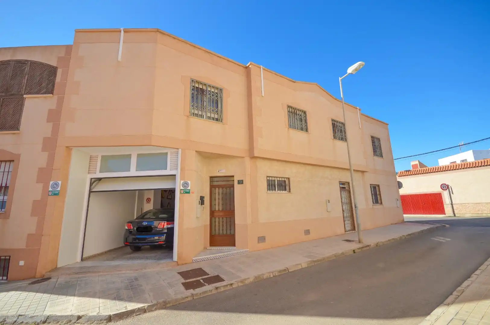 Exterior view of Detached homes for sale in  Almería Capital  with Air Conditioner and Storage room