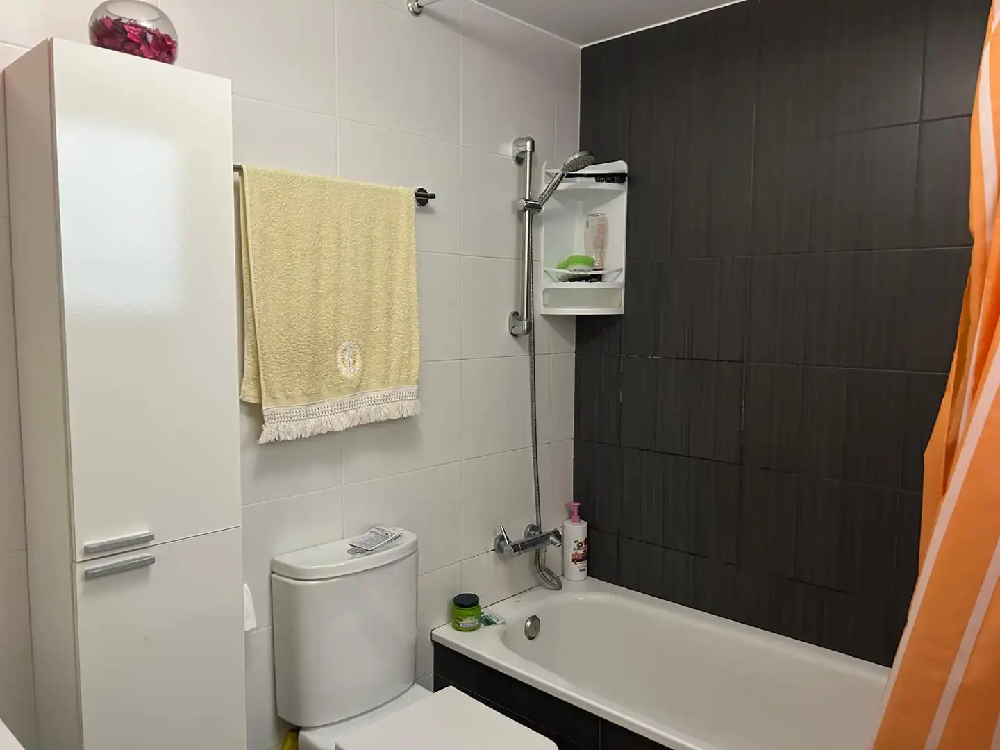 Baño de Piso de alquiler en Valencia con Aire acondicionado, Amueblado y Horno