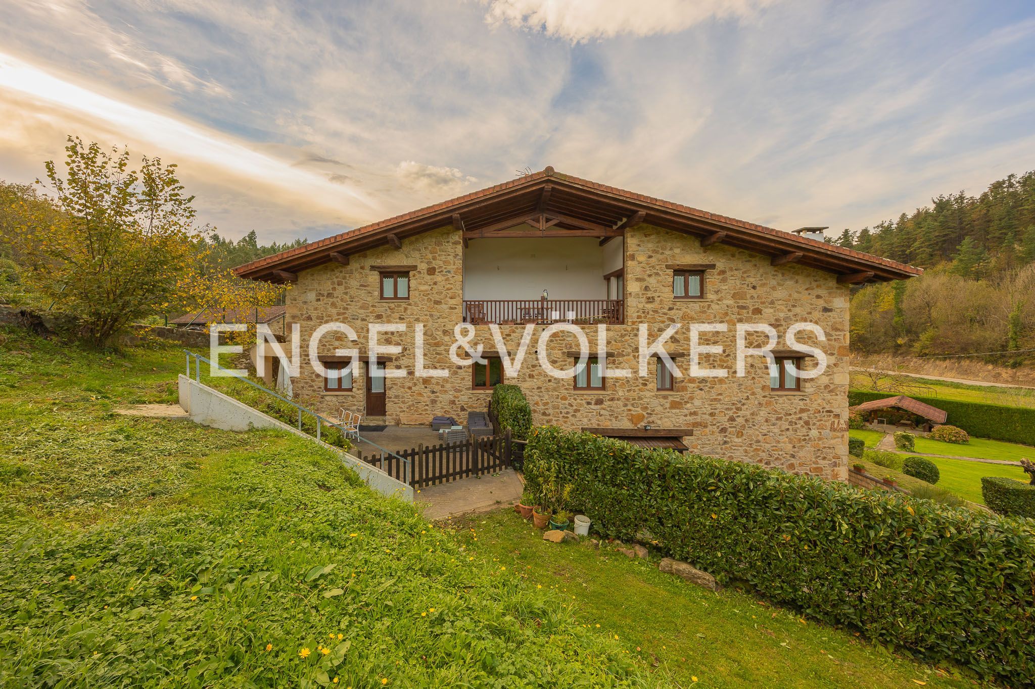 Vista exterior de Casa o xalet en venda en Elorrio amb Calefacció, Jardí privat i Terrassa