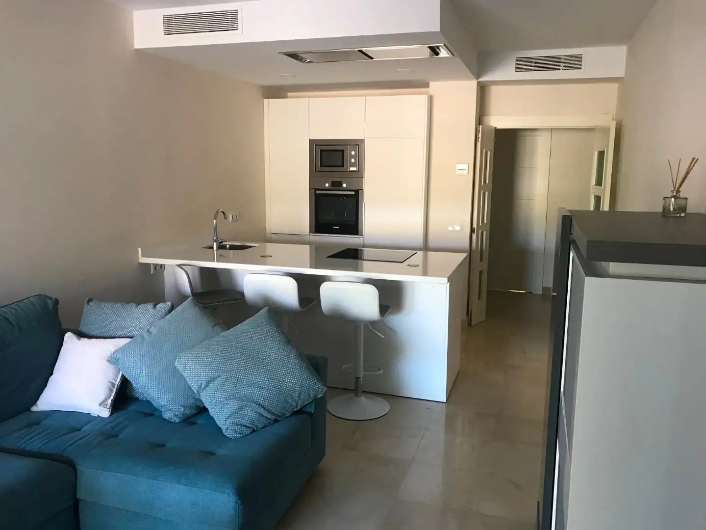 Apartamento con terraza en alquiler en Urbanizacion los Flamingos 33, imagen 3