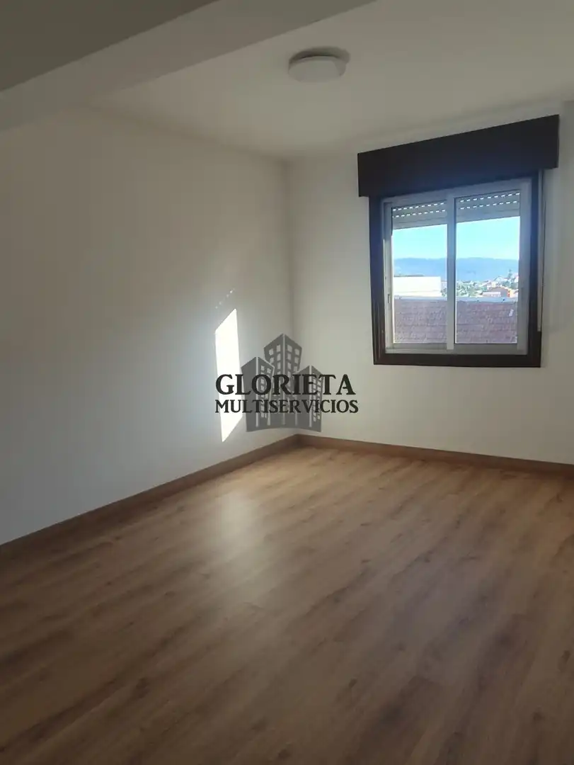 Habitación de Piso en venta en Vigo  con Calefacción, Terraza y Trastero