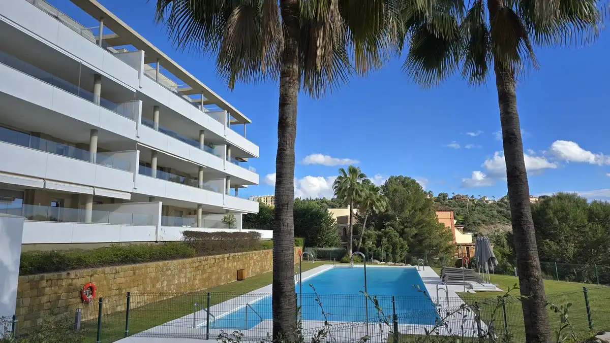 Swimming pool of Flat for sale in Benahavís  with Air Conditioner, Terrace and Storage room