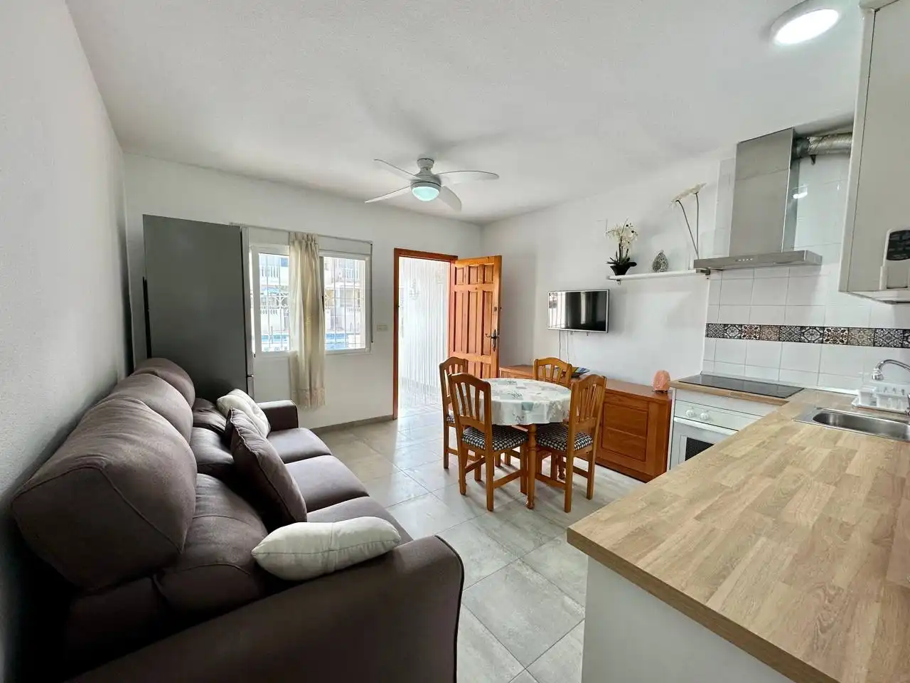 Living room of Ground floor for rent in Guardamar del Segura  with Air Conditioner, Heating and Private garden