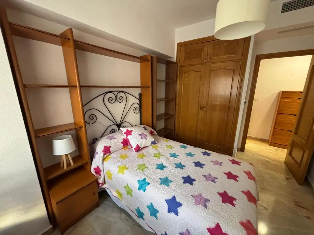 Schlafzimmer von Wohnung zur Miete in Granada mit Klimaanlage und Möbliert
