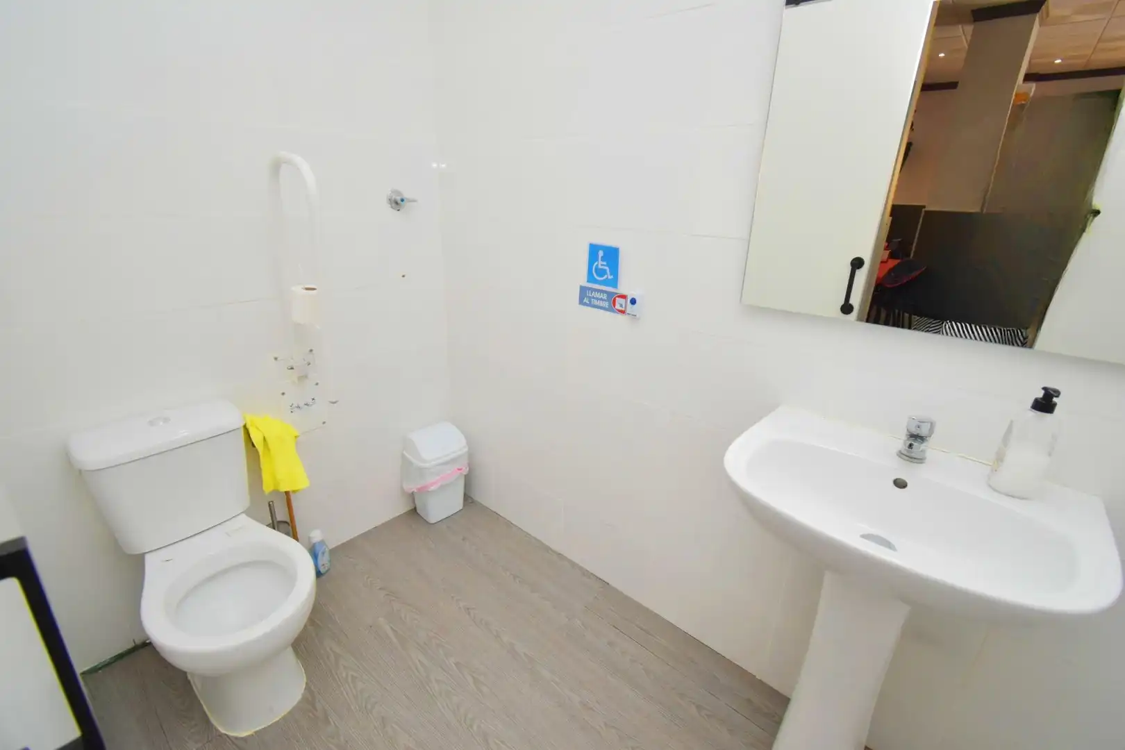 Baño de Local en venta en El Ejido con Aire acondicionado