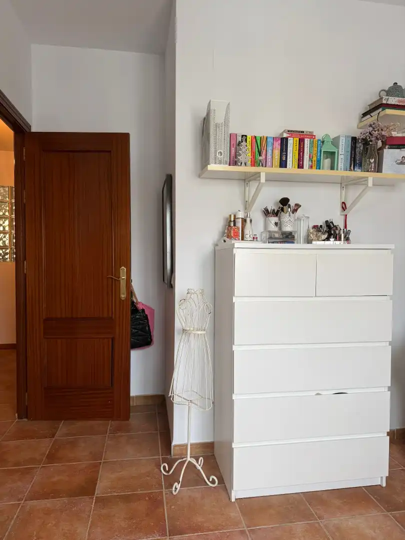 Schlafzimmer von Einfamilien-Reihenhaus zum Verkauf in Dos Hermanas mit Klimaanlage, Möbliert und Ofen