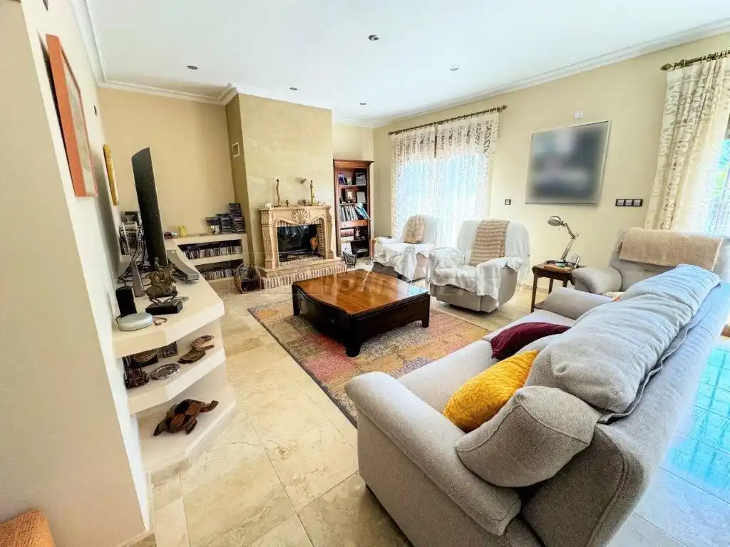 Sala d'estar de Casa o xalet en venda en Orihuela amb Aire condicionat, Jardí privat i Traster