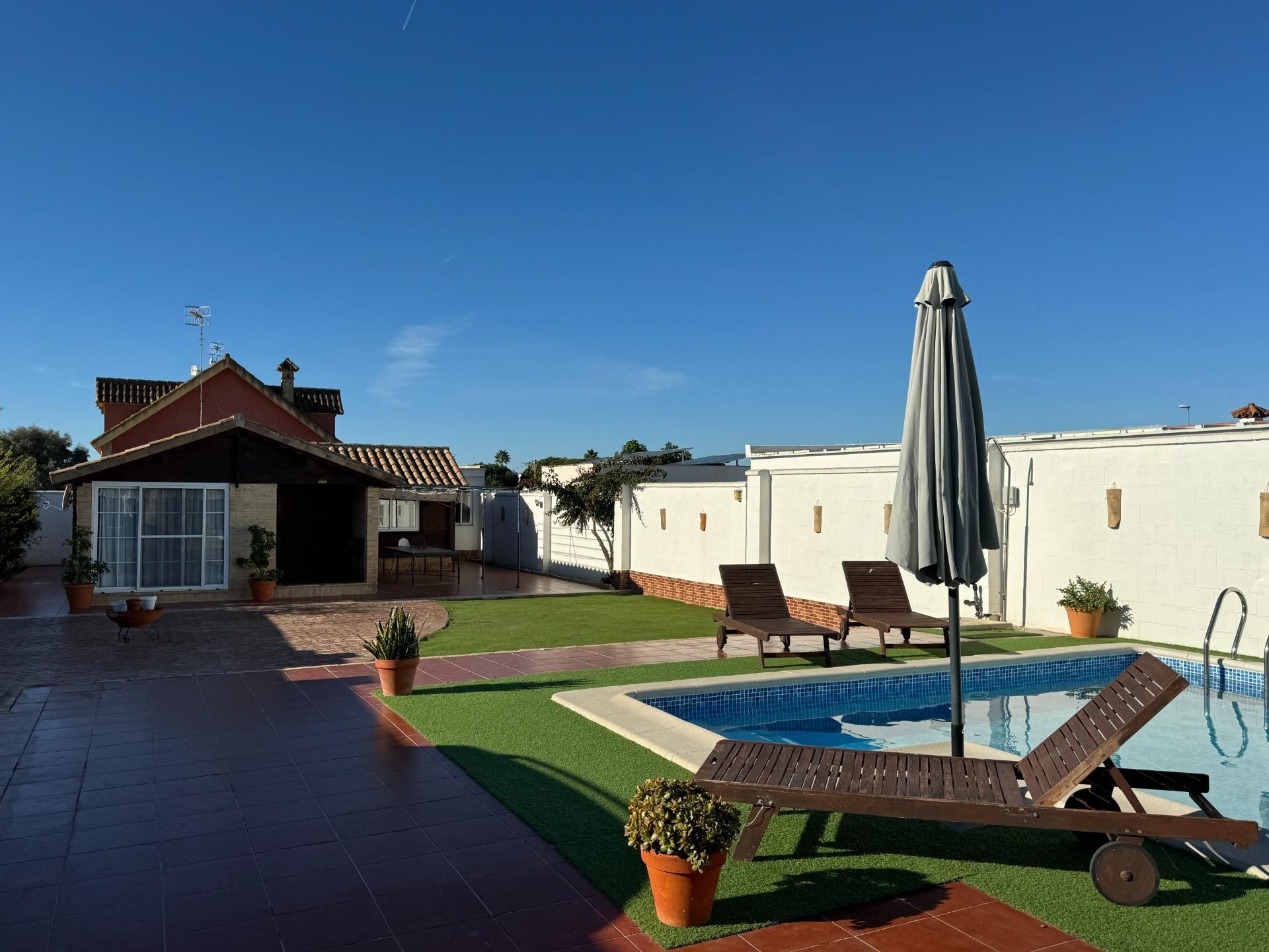 Swimming pool of Country house for sale in Sanlúcar de Barrameda  with Air Conditioner, Heating and Private garden