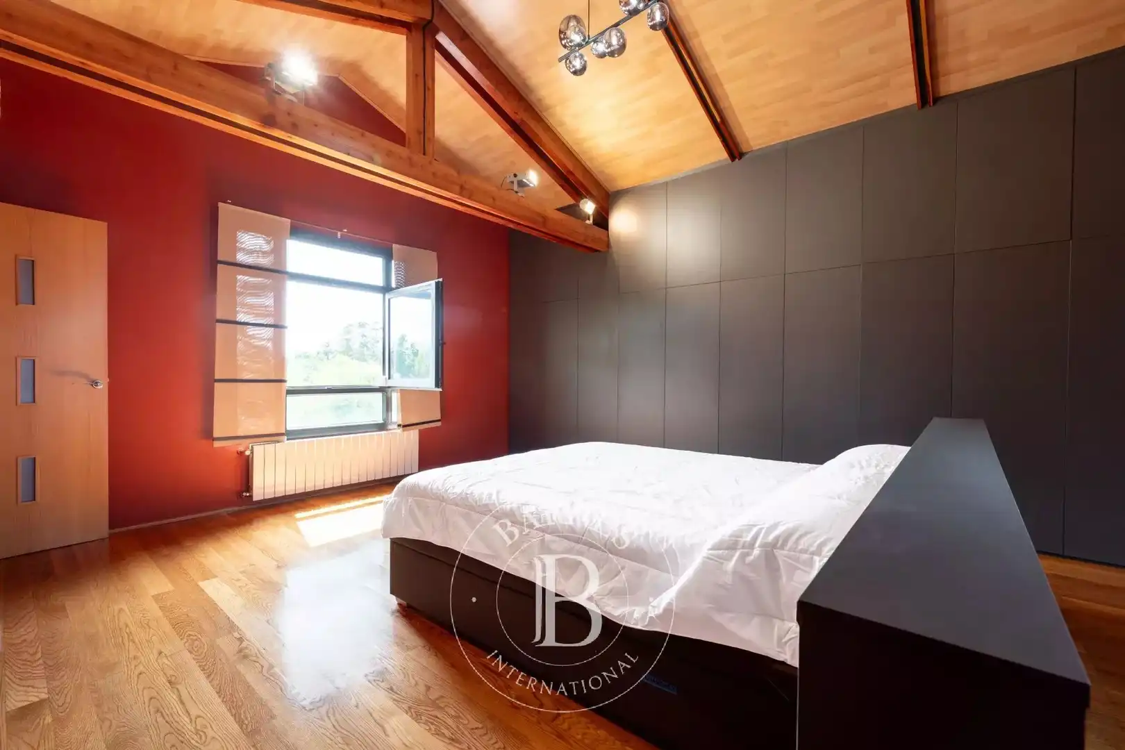 Habitación de Casa o chalet en venta en Donostia - San Sebastián  con Calefacción, Trastero y Piscina