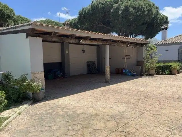 Vista exterior de Casa o xalet de lloguer en Chiclana de la Frontera amb Aire condicionat, Jardí privat i Terrassa