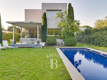 House with pool for sale in Palau