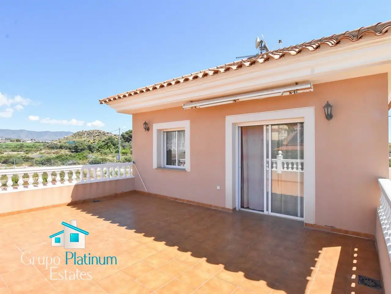 Terrassa de Casa o xalet en venda en Águilas amb Aire condicionat, Jardí privat i Piscina