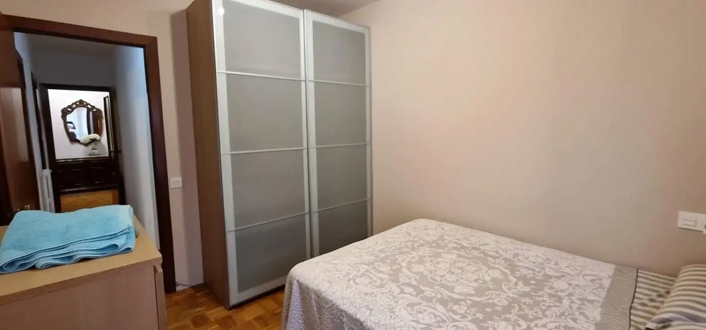 Habitación de Piso de alquiler en Oviedo  con Calefacción y Amueblado
