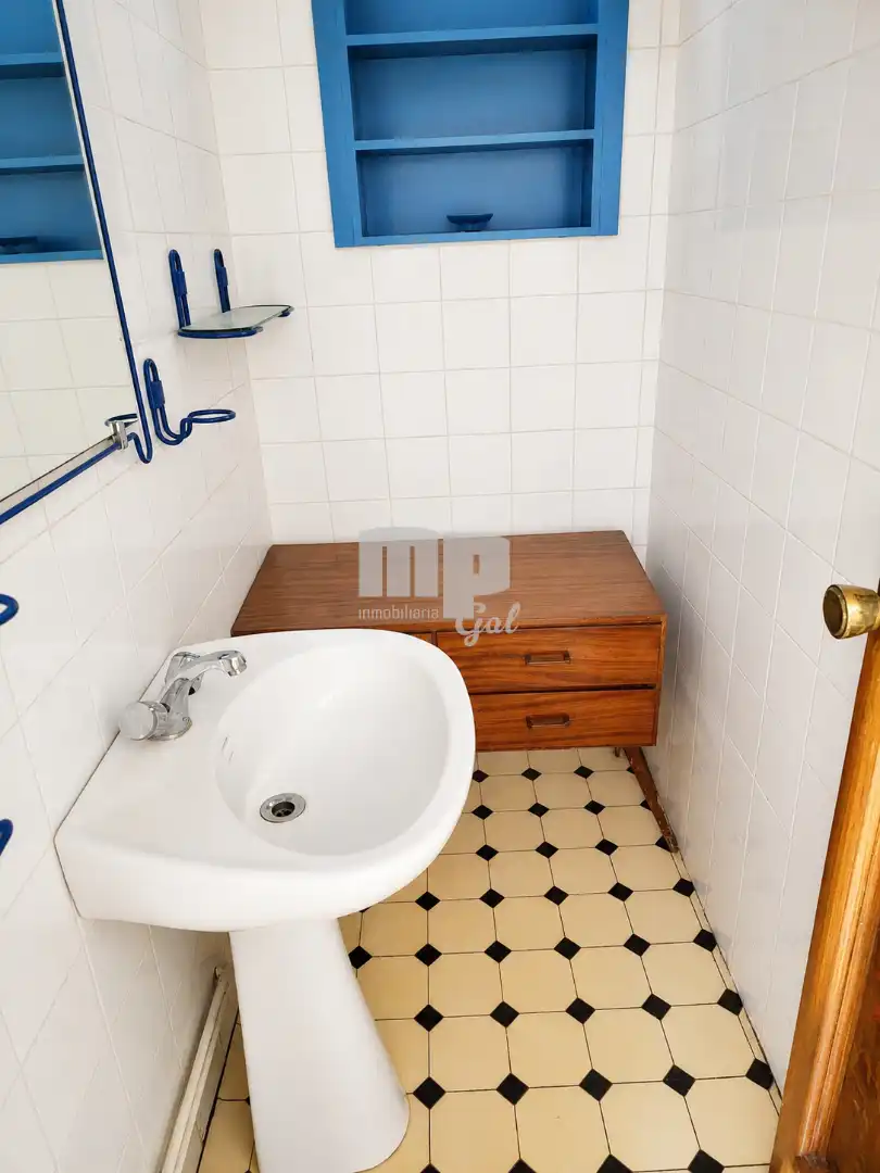 Bany de Àtic en venda en Vigo  amb Calefacció i Terrassa