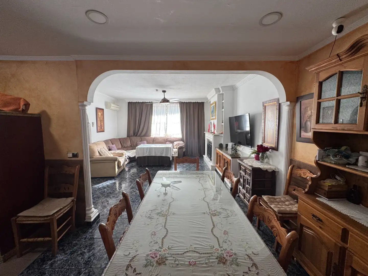 Menjador de Casa adosada en venda en Mijas amb Aire condicionat, Calefacció i Jardí privat