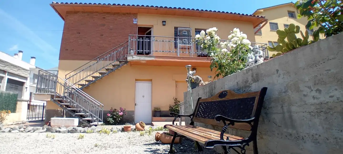 Vista exterior de Casa o xalet en venda en Centelles amb Calefacció i Jardí privat