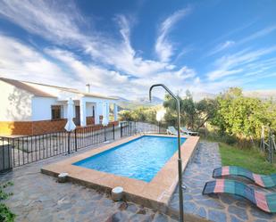 Vista exterior de Finca rústica en venda en Comares amb Piscina