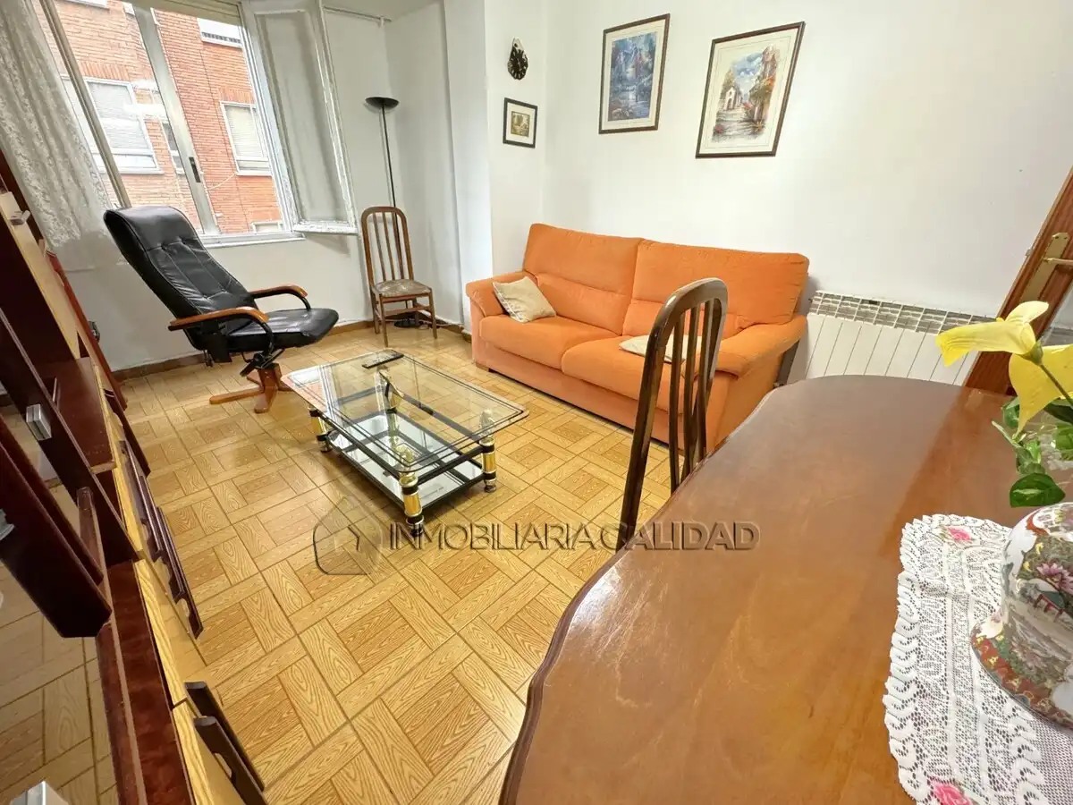Sala d'estar de Pis de lloguer en Burgos amb Calefacció i Moblat