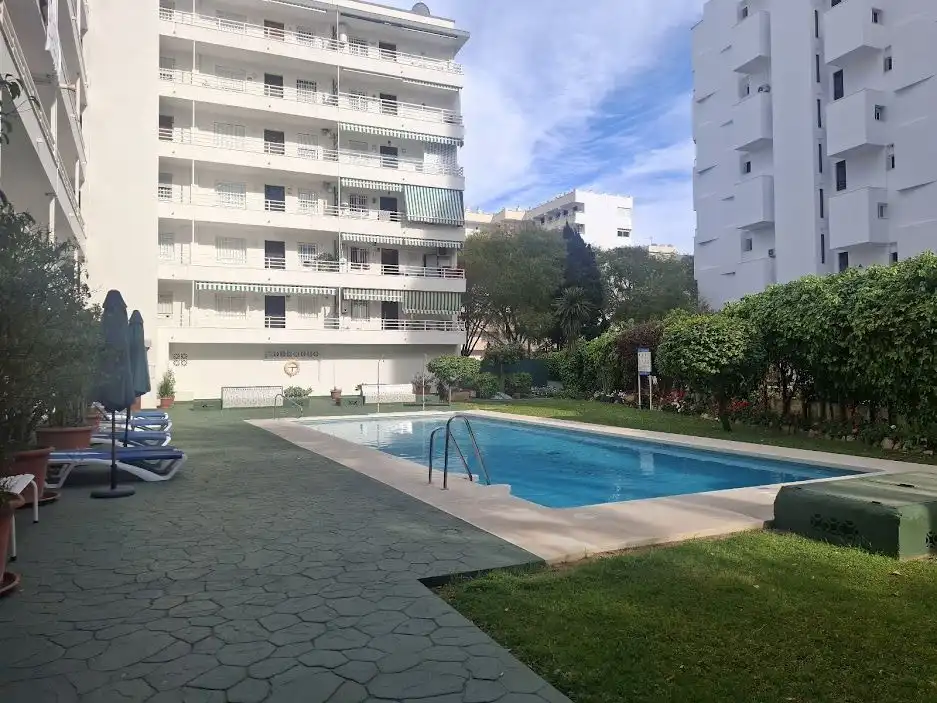 Piscina de Apartamento en venta en Marbella con Jardín privado, Amueblado y Alarma