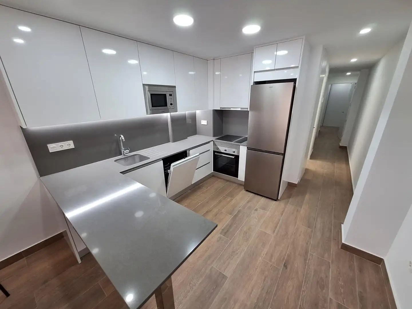 Cocina de Apartamento de alquiler en Torrevieja con Aire acondicionado, Calefacción y Amueblado