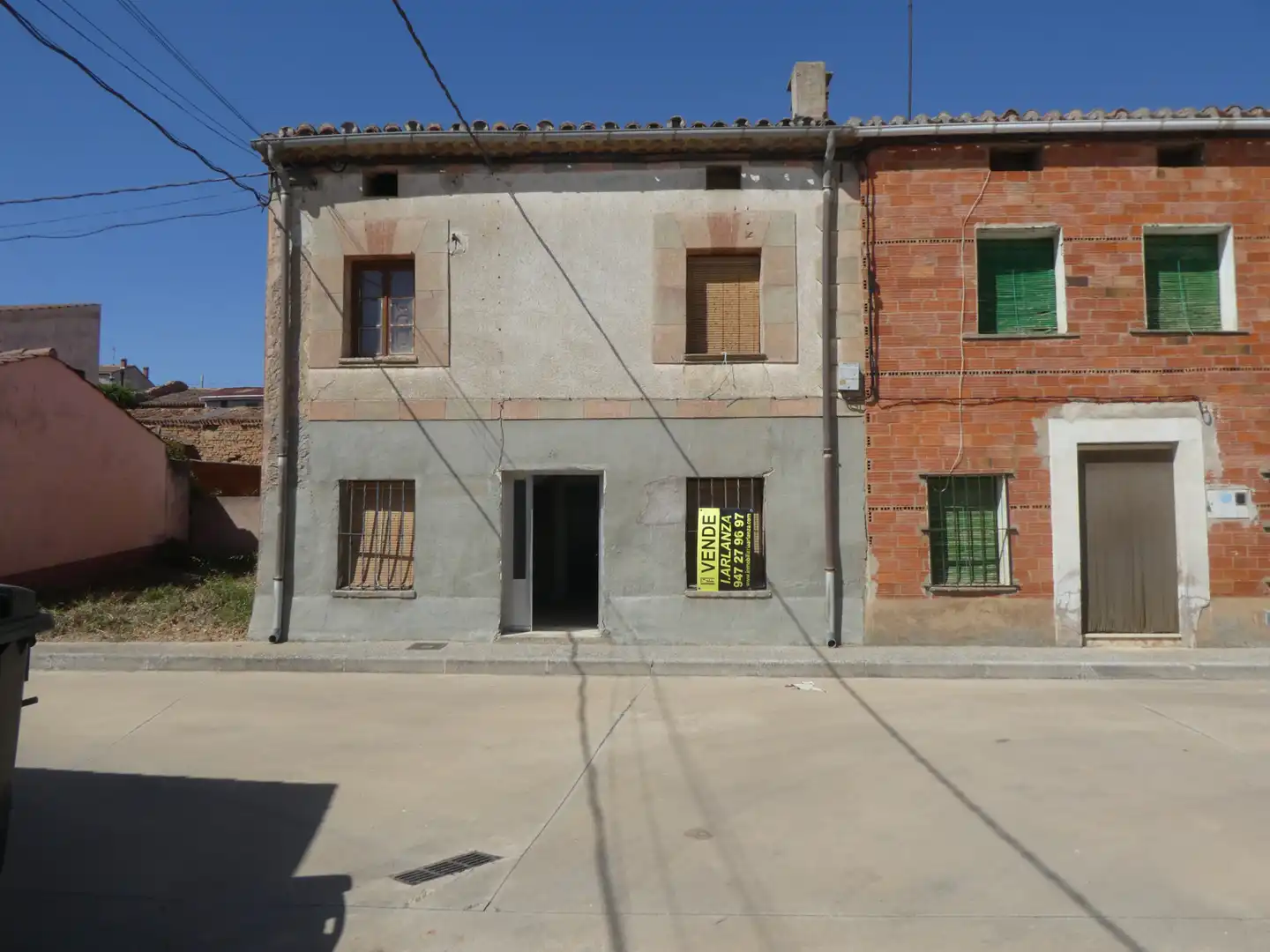 Vista exterior de Casa adosada en venda en Zael amb Jardí privat i Moblat