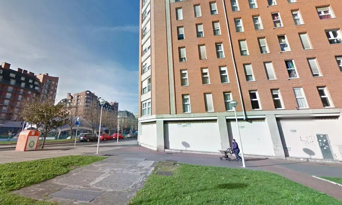 Gewerbefläche zur Miete in Calle Julián Zugazagoitia, imagen 2