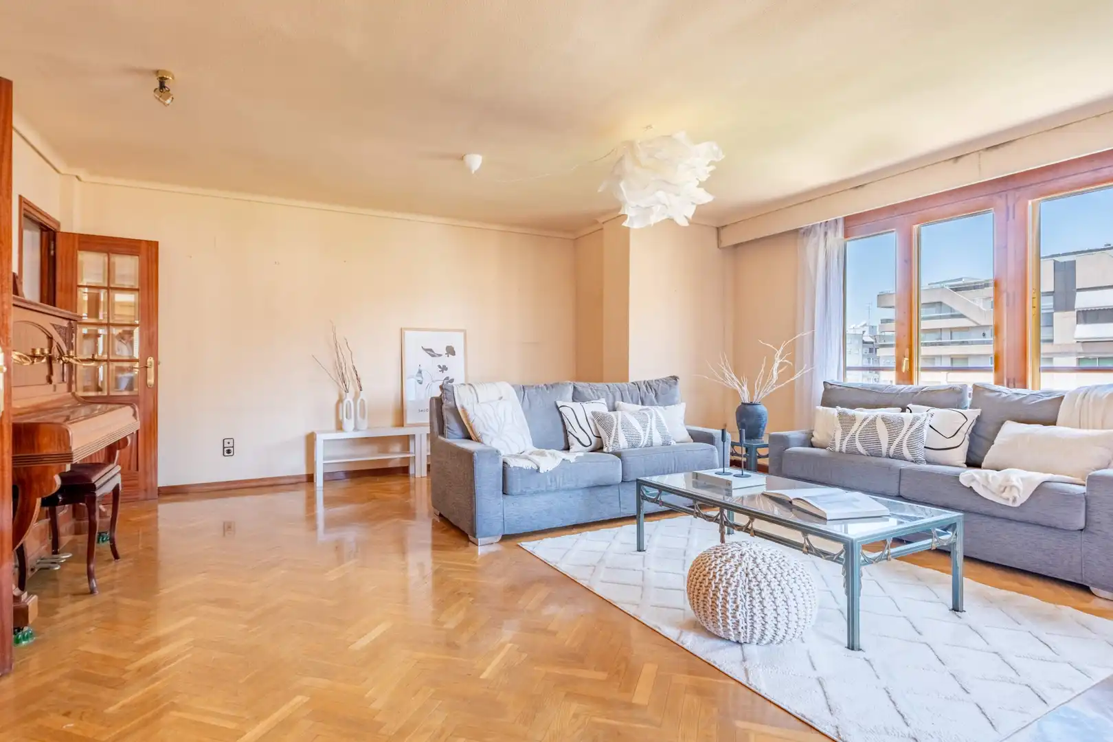 Living room of Flat for sale in Zaragoza  with Air Conditioner, Heating and Terrace