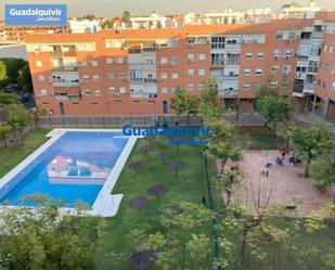 Piscina de Pis de lloguer en Montequinto amb Aire condicionat, Calefacció i Jardí privat