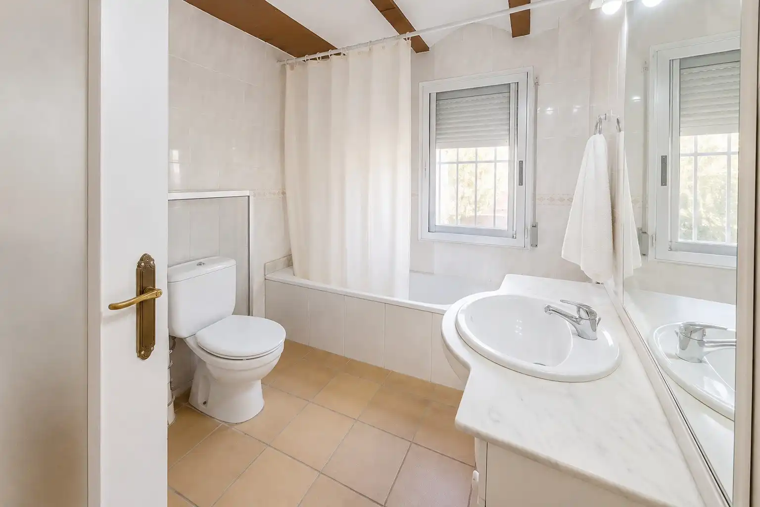 Bany de Casa o xalet en venda en Alberic amb Jardí privat, Terrassa i Traster