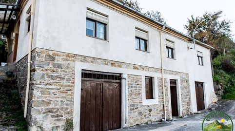 Casa de piedra reformada en lo alto de la montaña, con terreno y excelentes vistas.